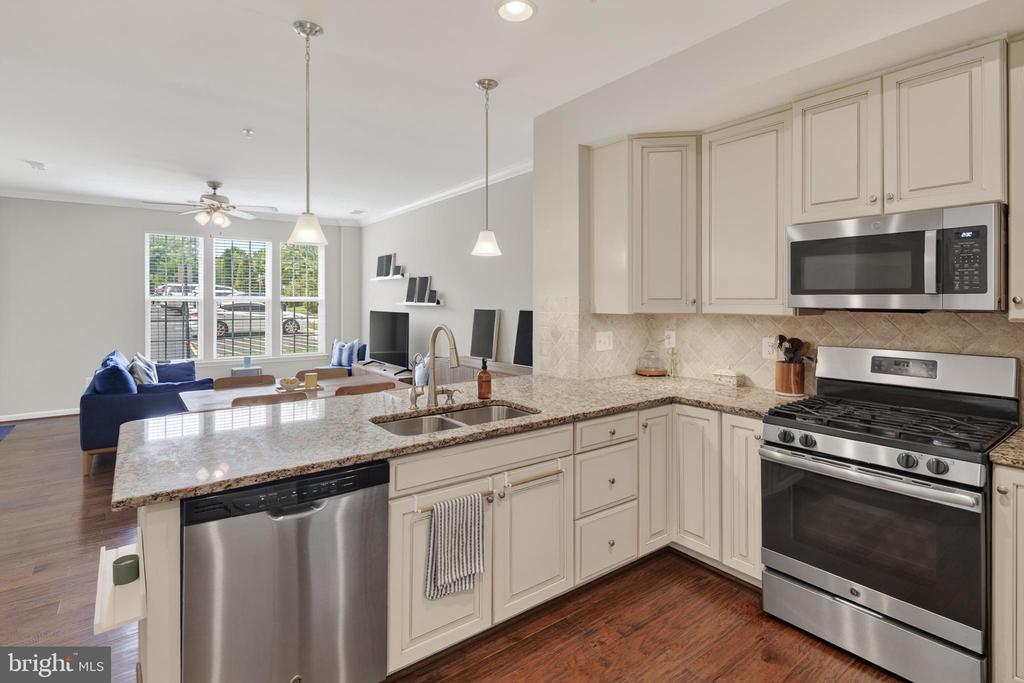7574 BRUNSON CIRCLE