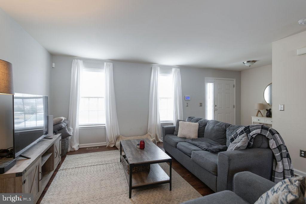 108 NIBLICK SQUARE