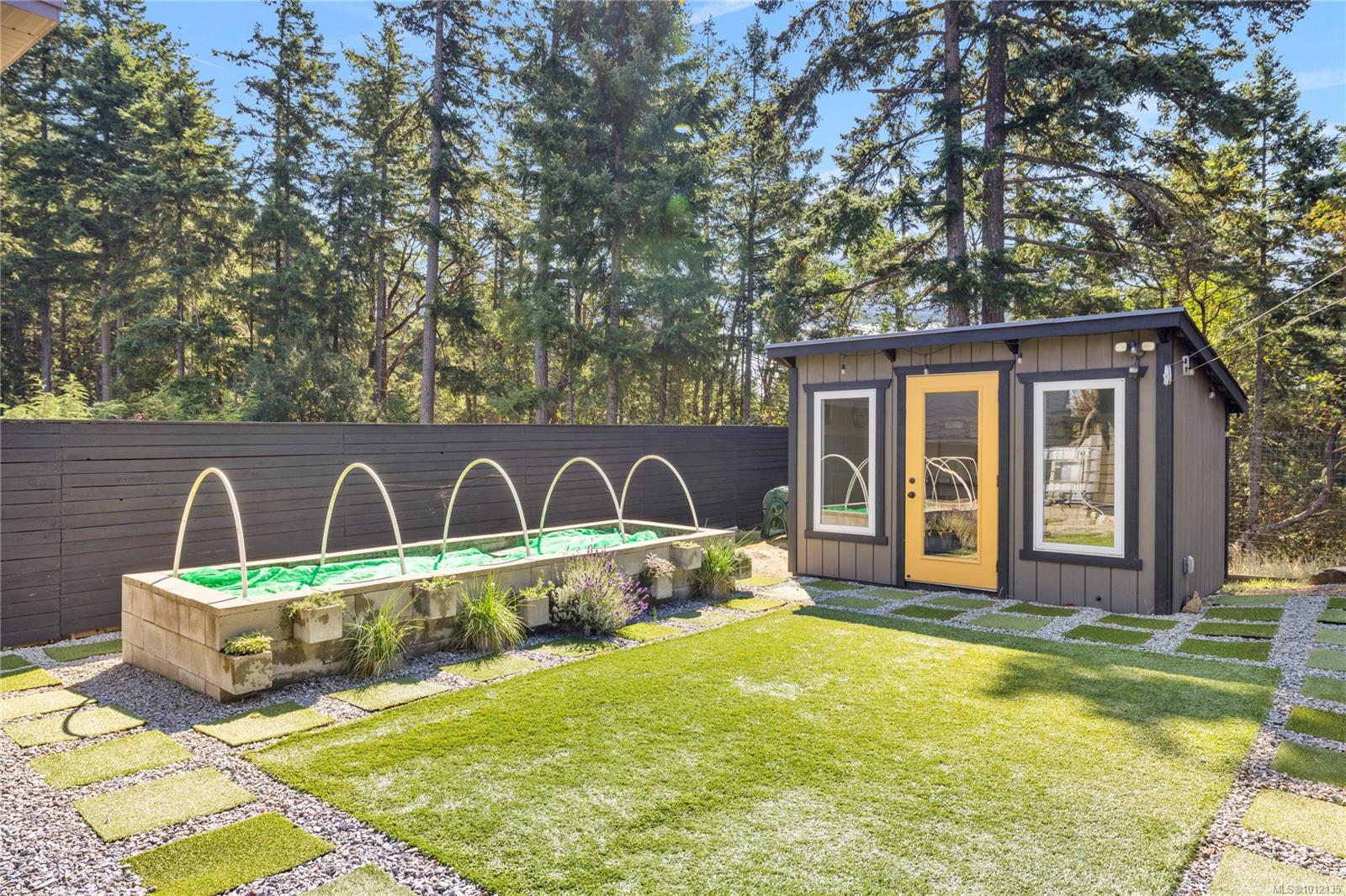 228 Crestline Terr