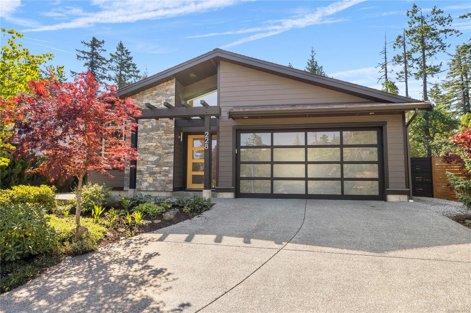 228 Crestline Terr