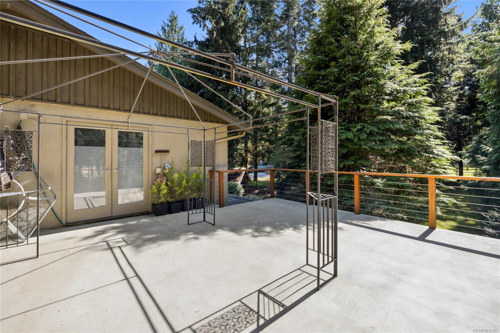 658 Martindale Rd