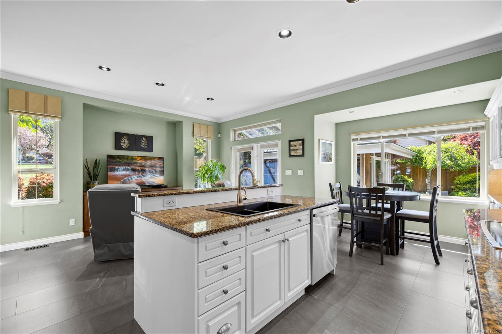 5331 Bayshore Dr