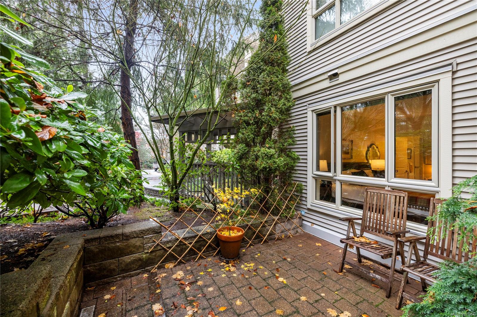 5670 Edgewater Lane # 104