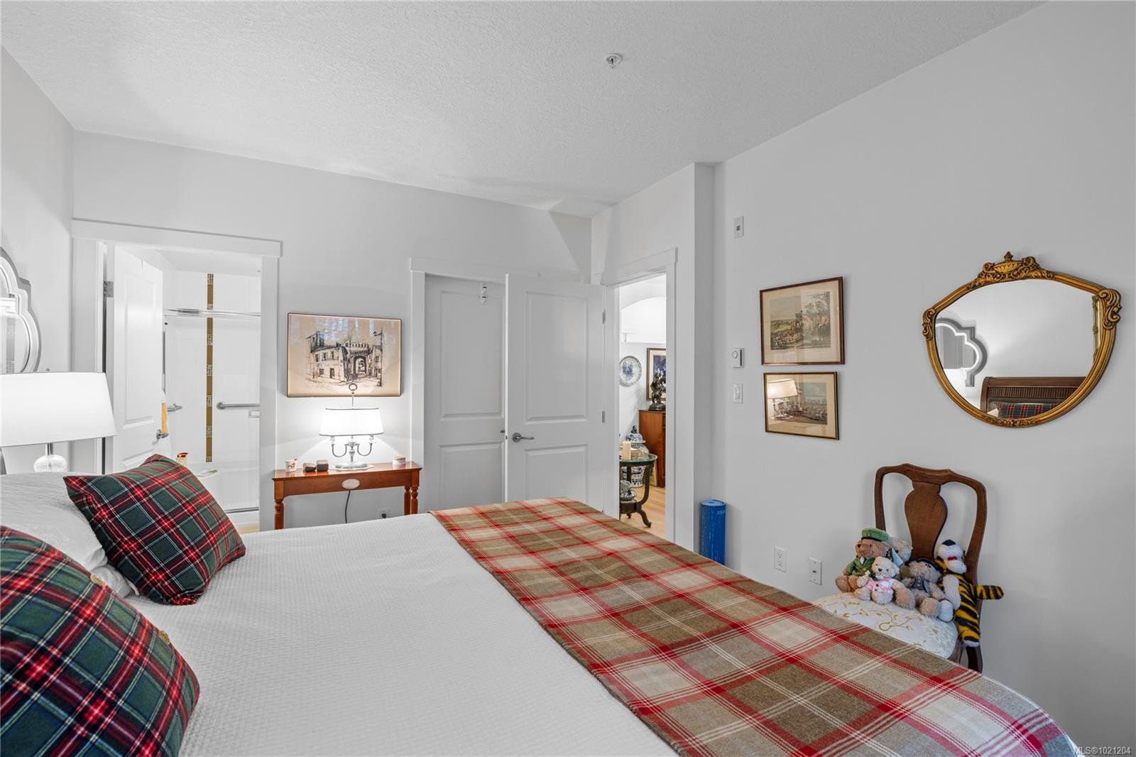 5670 Edgewater Lane # 104