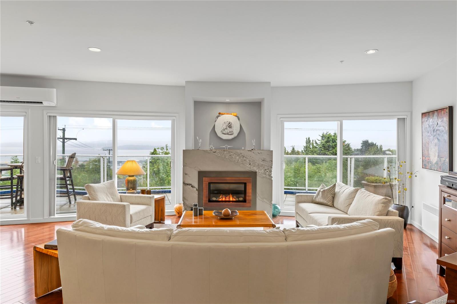 650 Prideaux St # 401