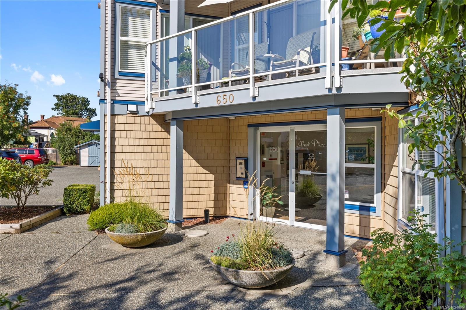 650 Prideaux St # 401