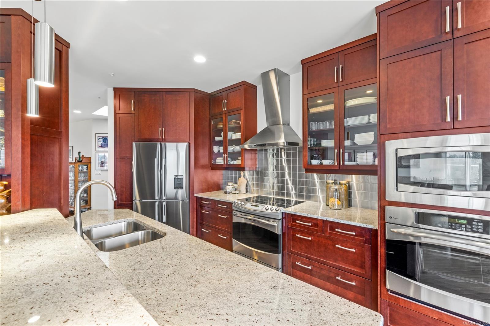 650 Prideaux St # 401