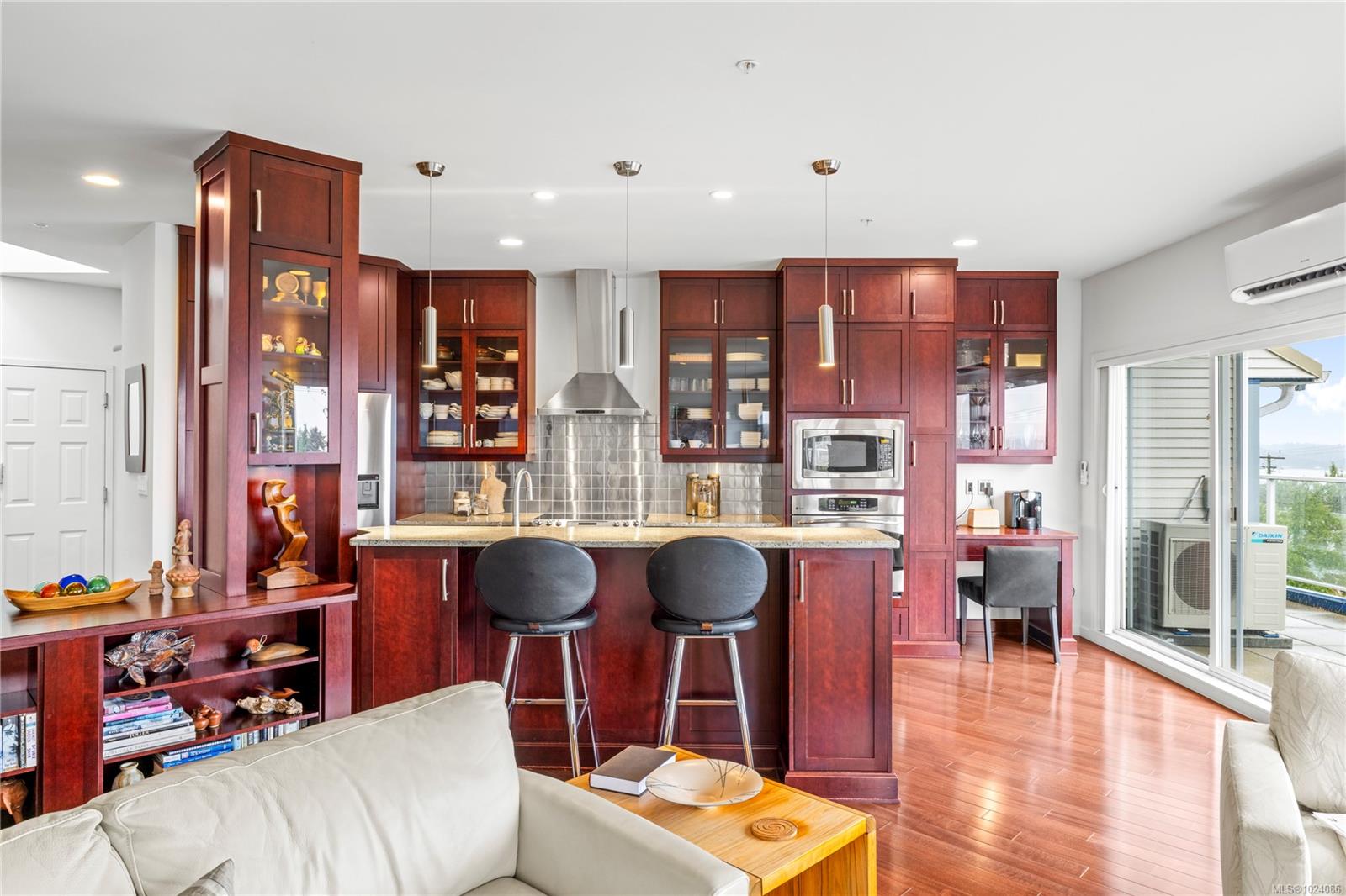 650 Prideaux St # 401