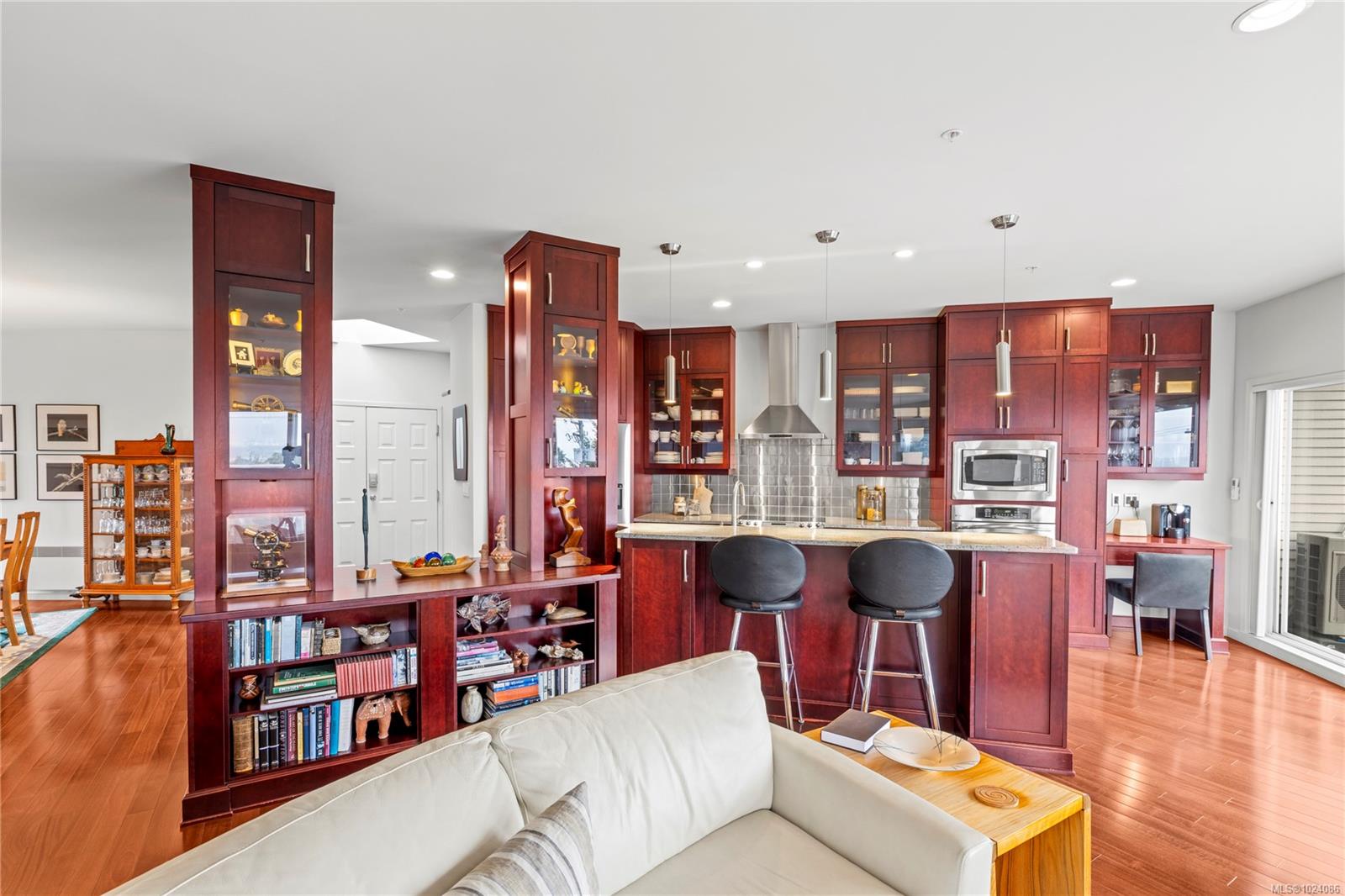 650 Prideaux St # 401