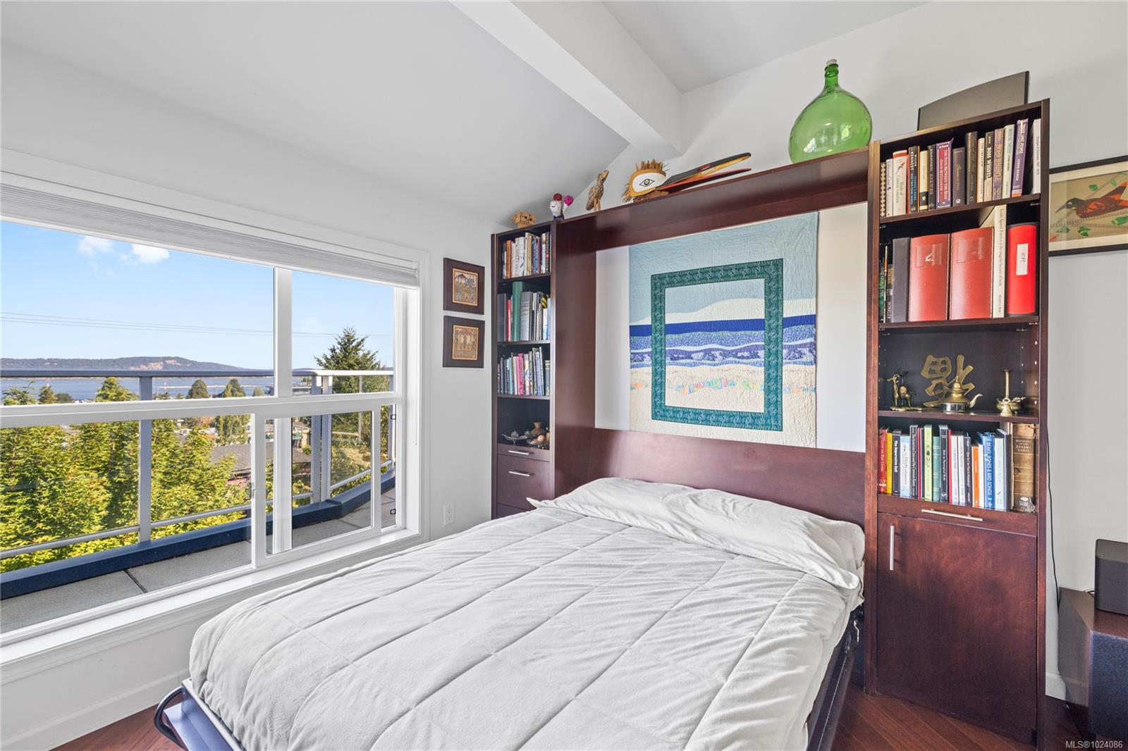 650 Prideaux St # 401