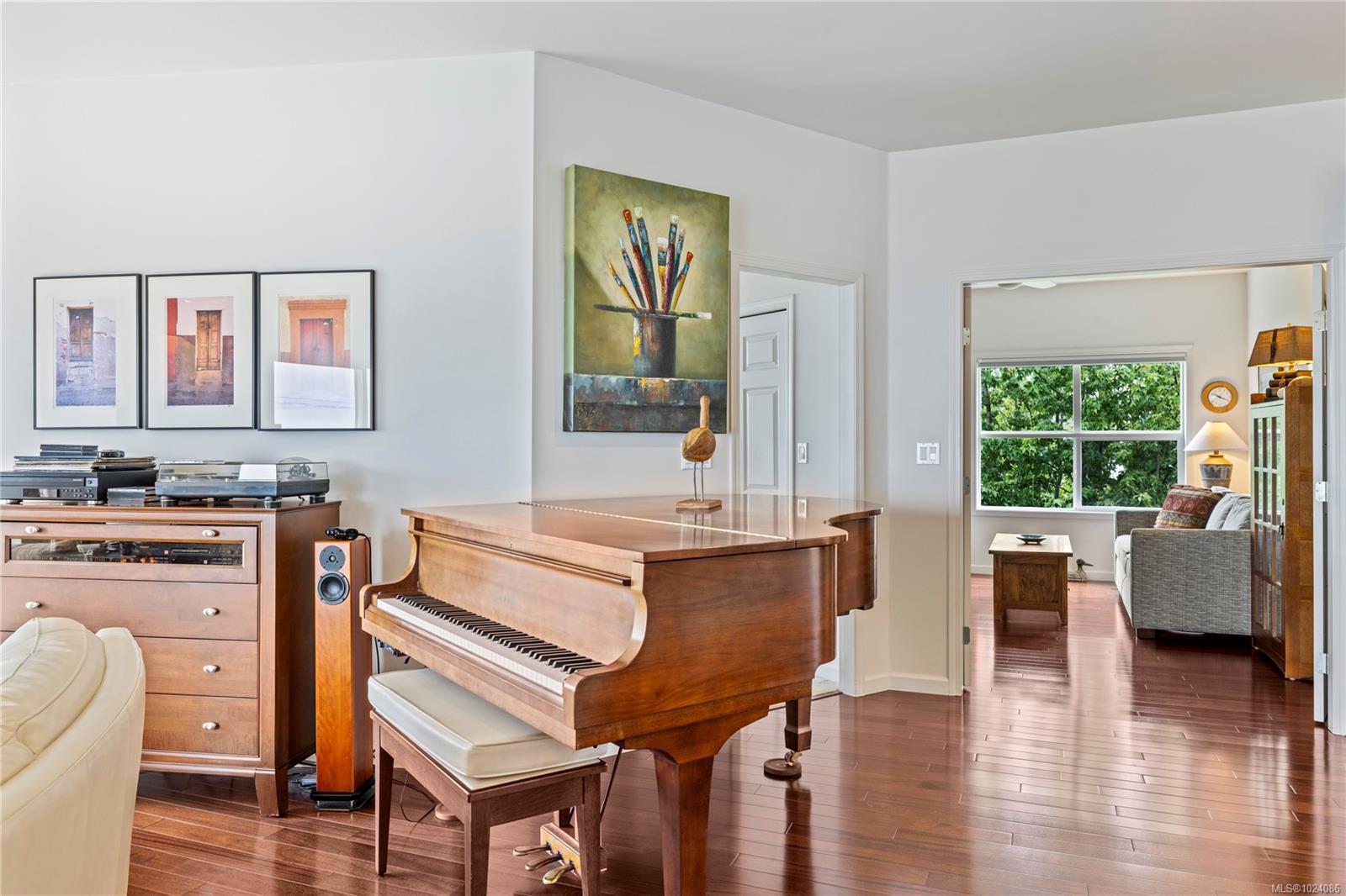 650 Prideaux St # 401