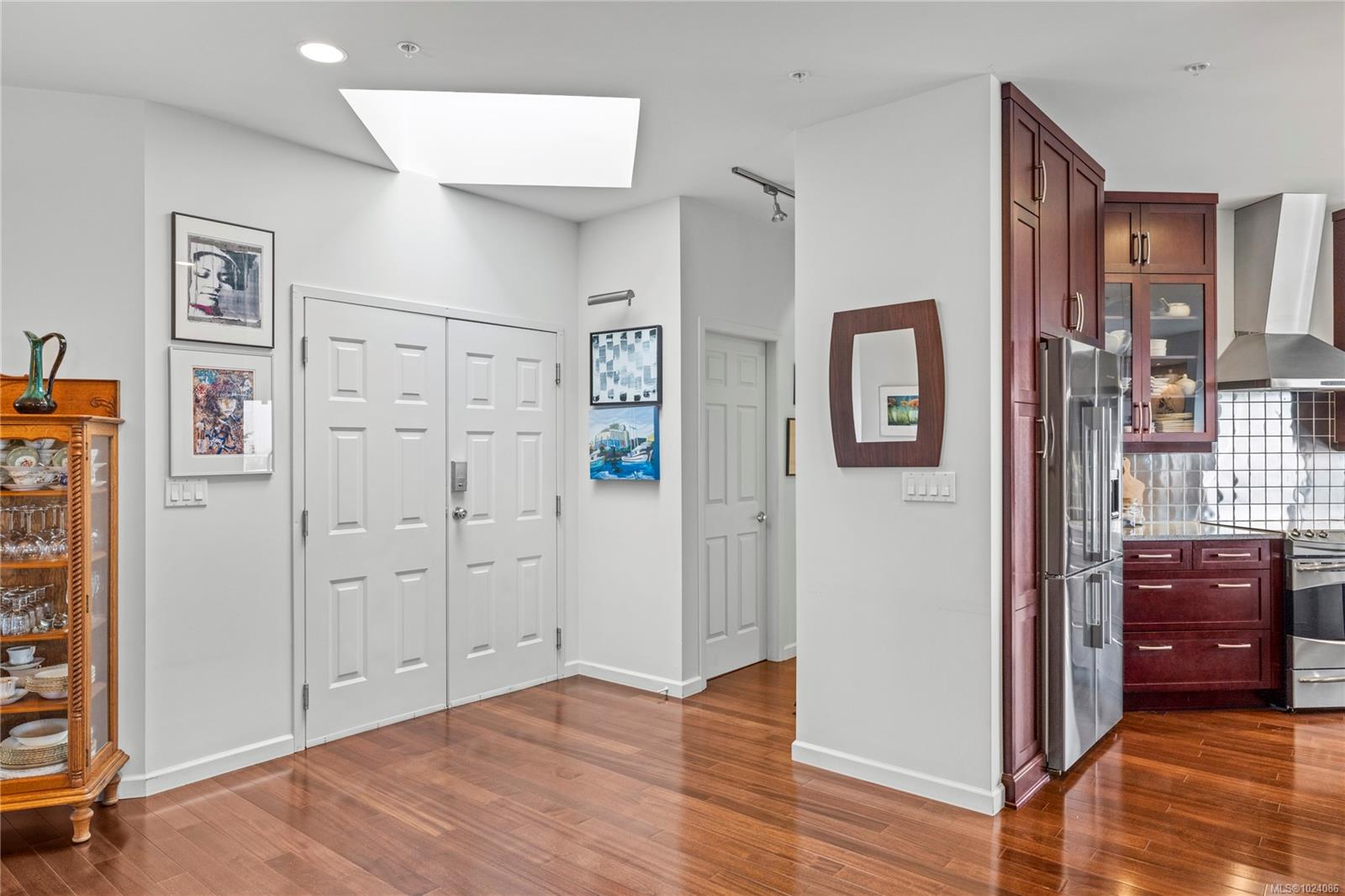 650 Prideaux St # 401