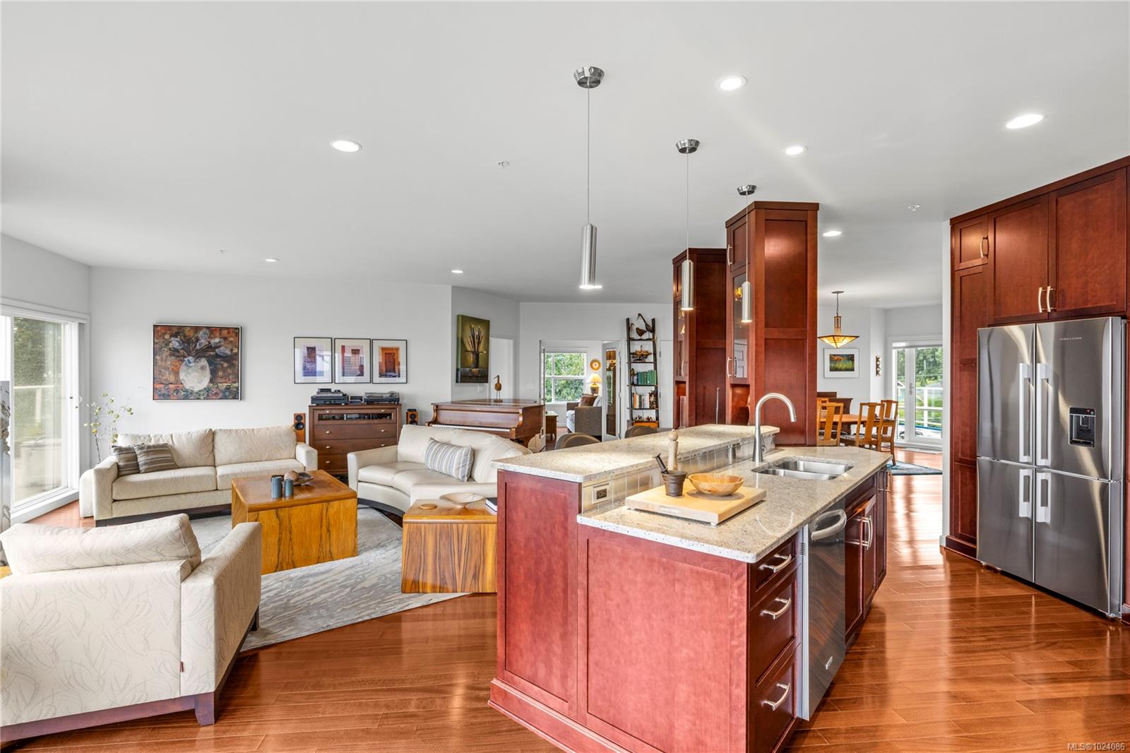 650 Prideaux St # 401