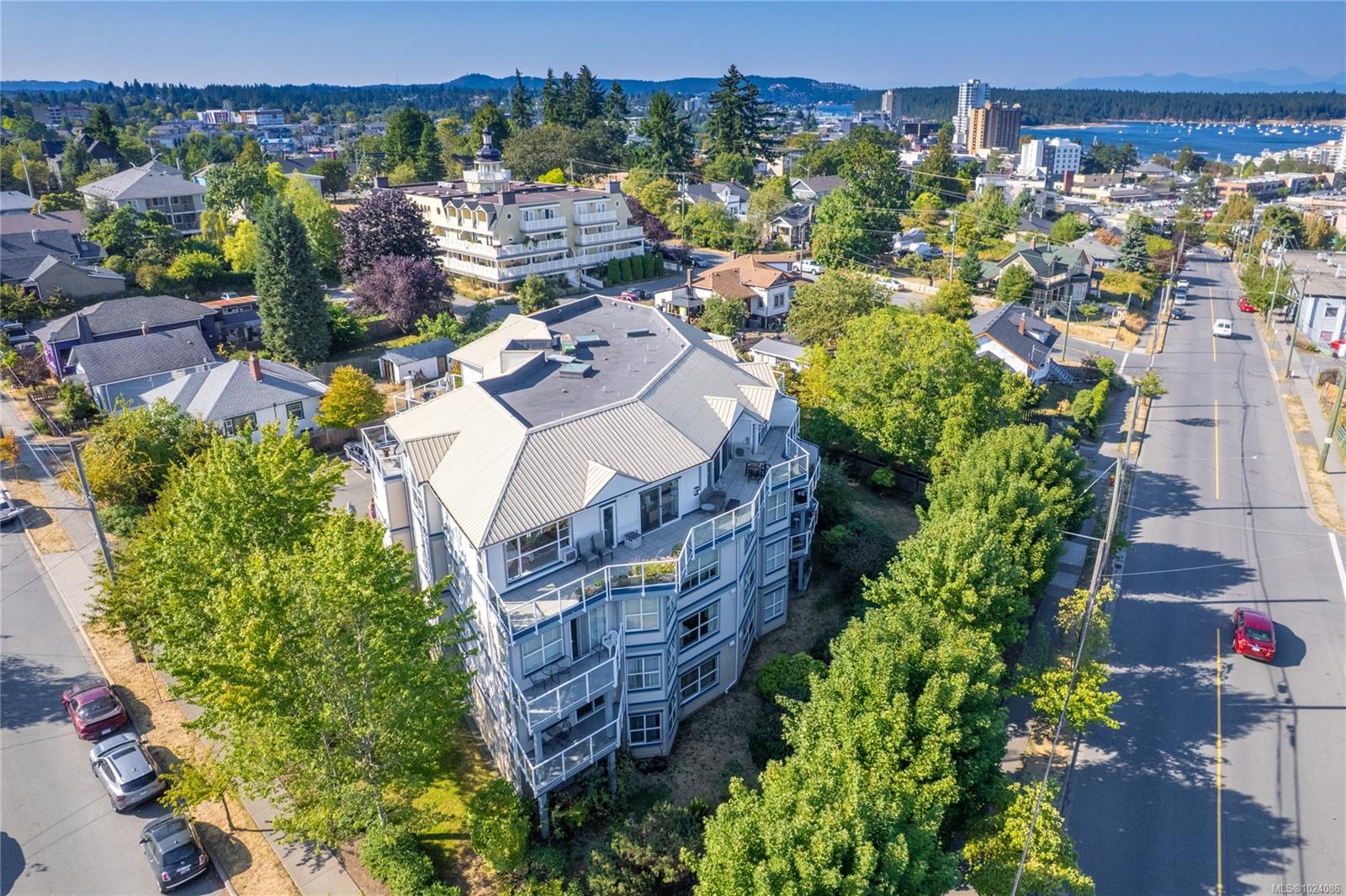 650 Prideaux St # 401