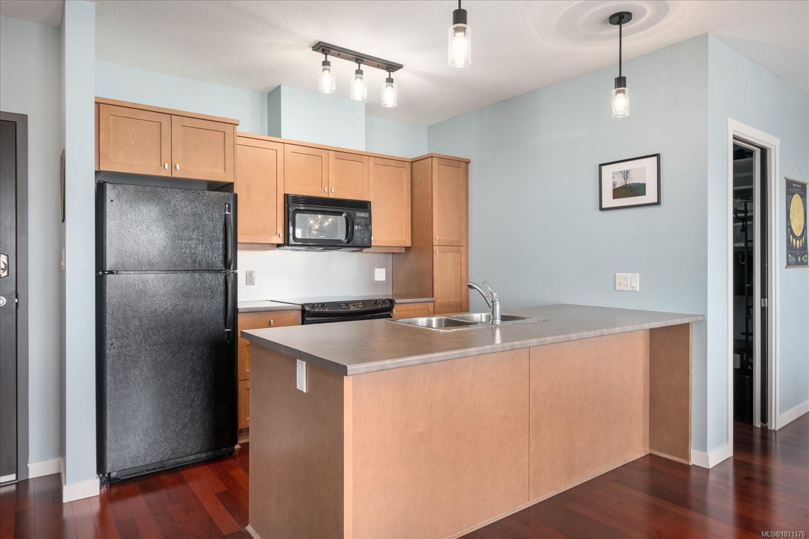 555 Franklyn St # 305