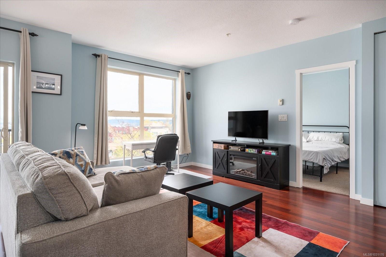 555 Franklyn St # 305