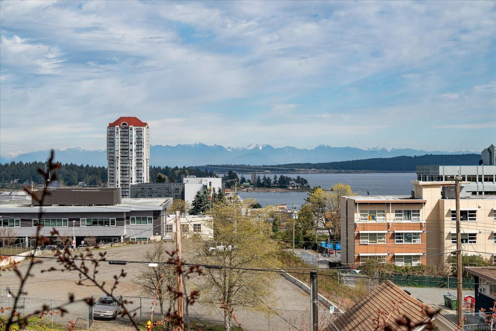 555 Franklyn St # 305