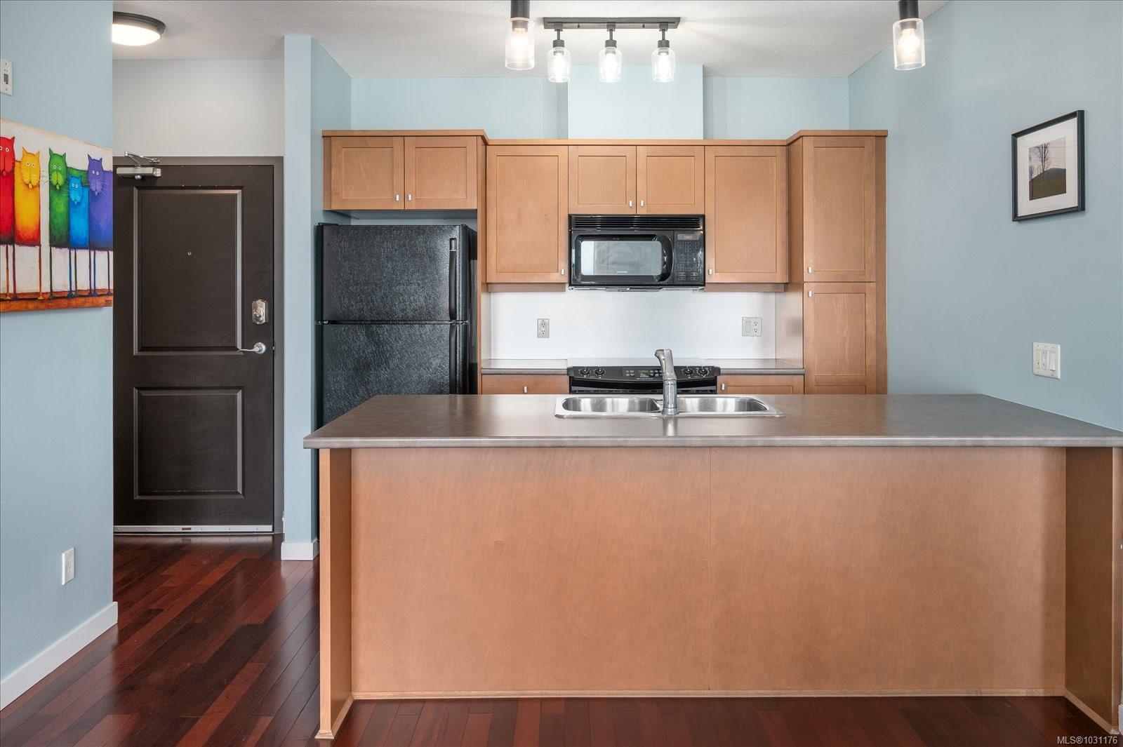 555 Franklyn St # 305