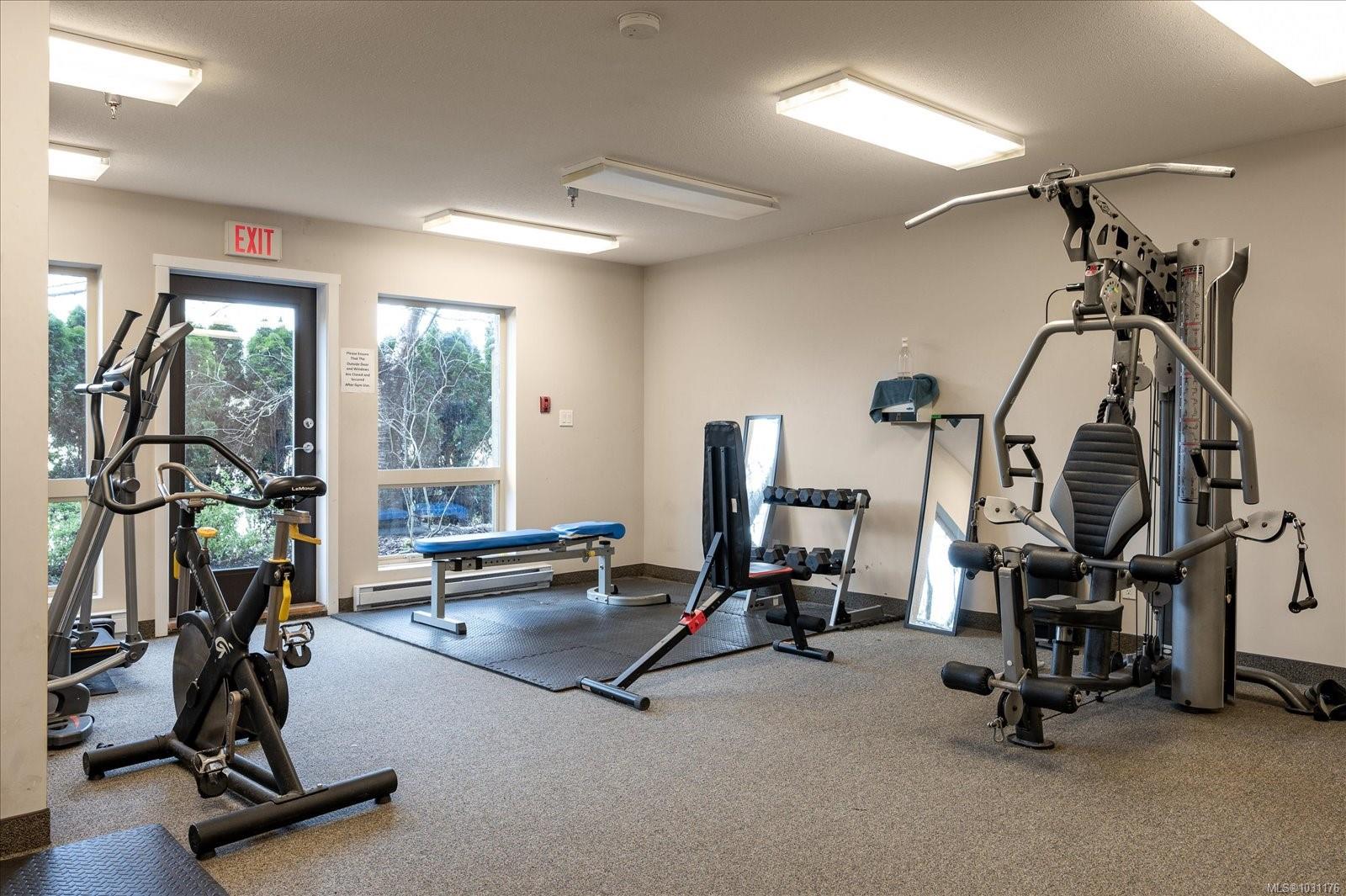 555 Franklyn St # 305