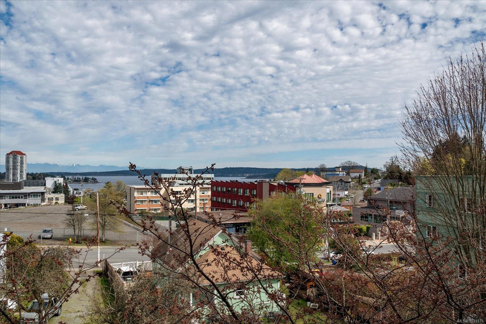 555 Franklyn St # 305