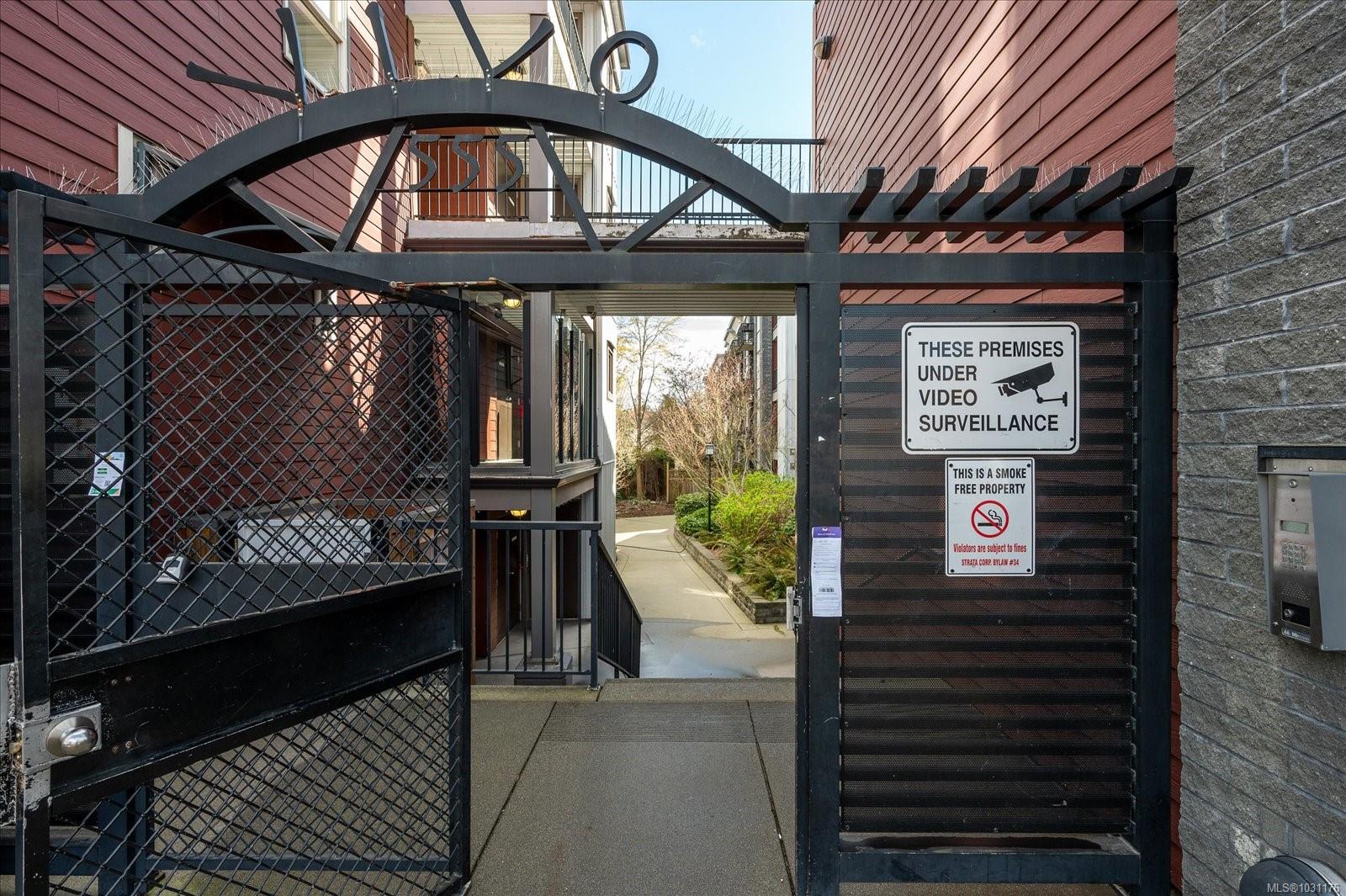 555 Franklyn St # 305