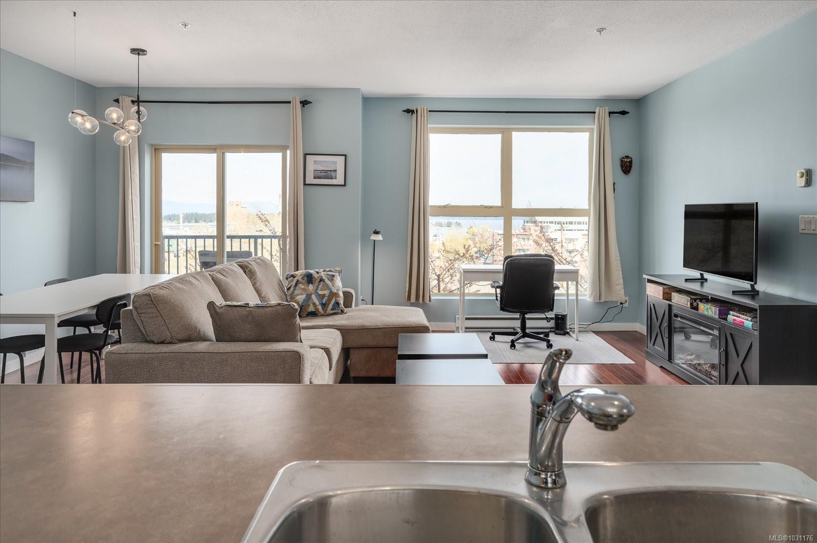 555 Franklyn St # 305