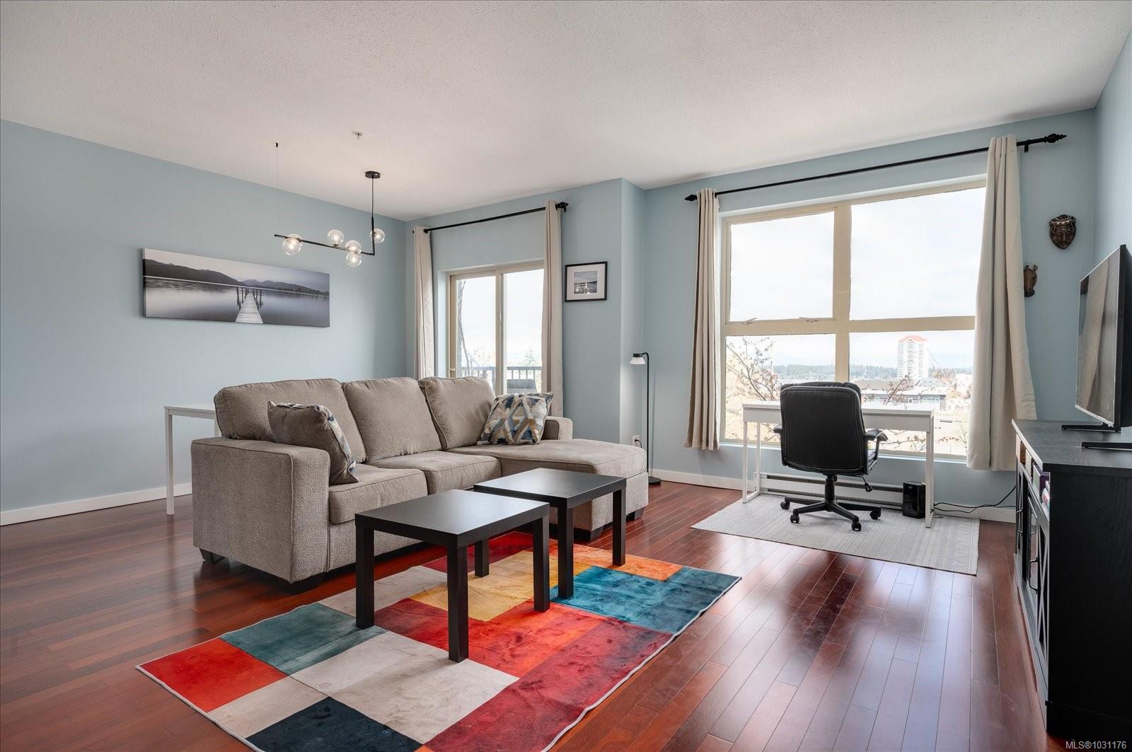 555 Franklyn St # 305