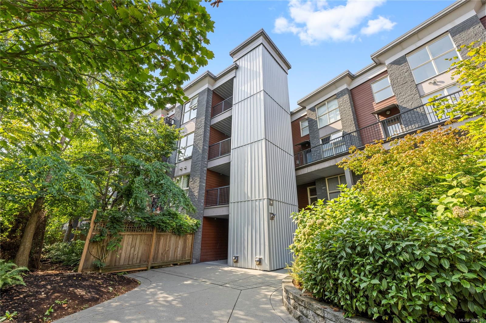 555 Franklyn St # 305