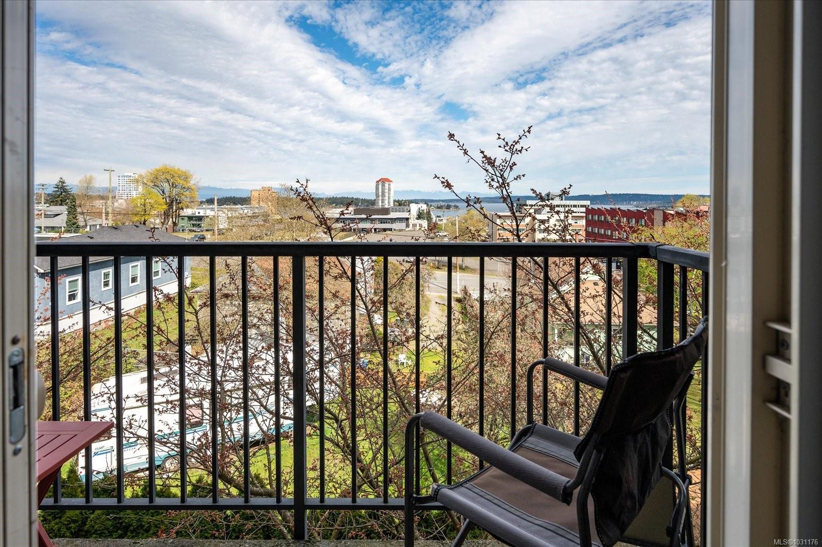 555 Franklyn St # 305