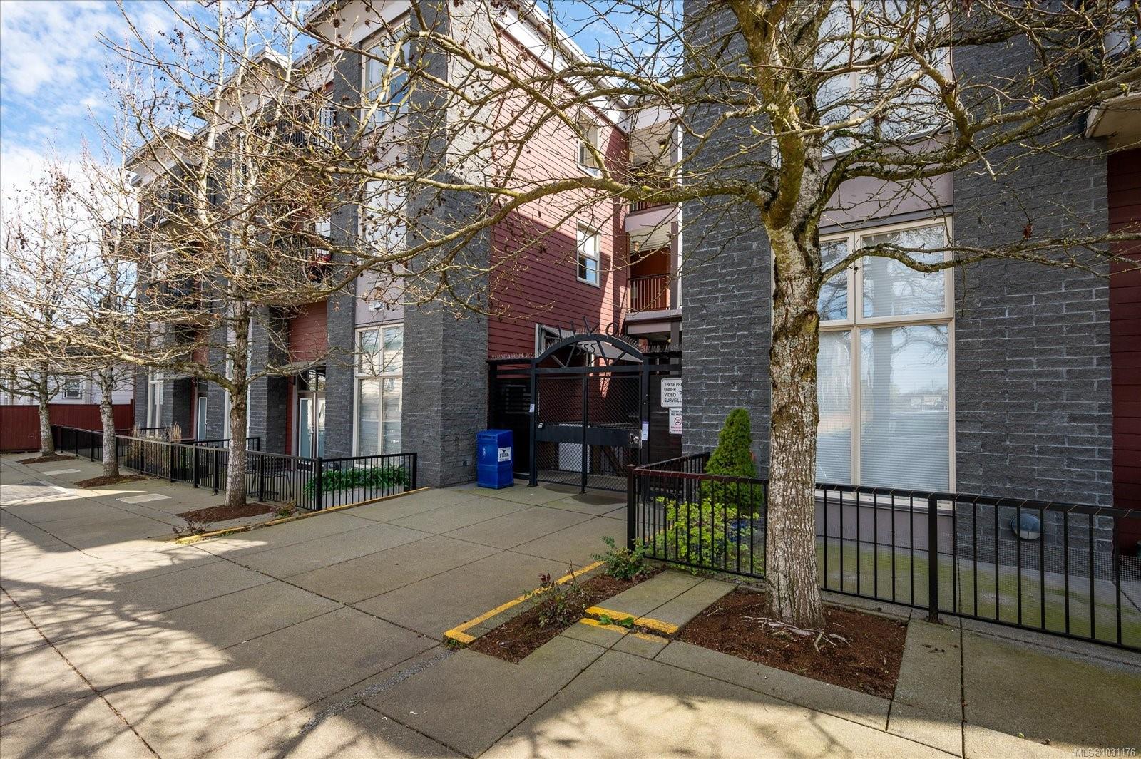 555 Franklyn St # 305