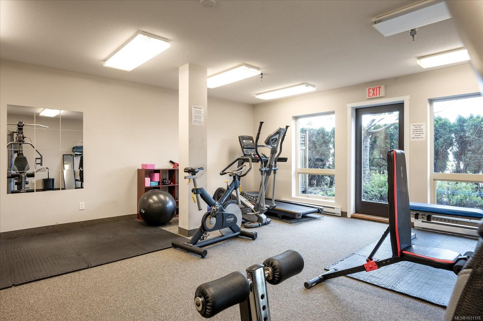 555 Franklyn St # 305