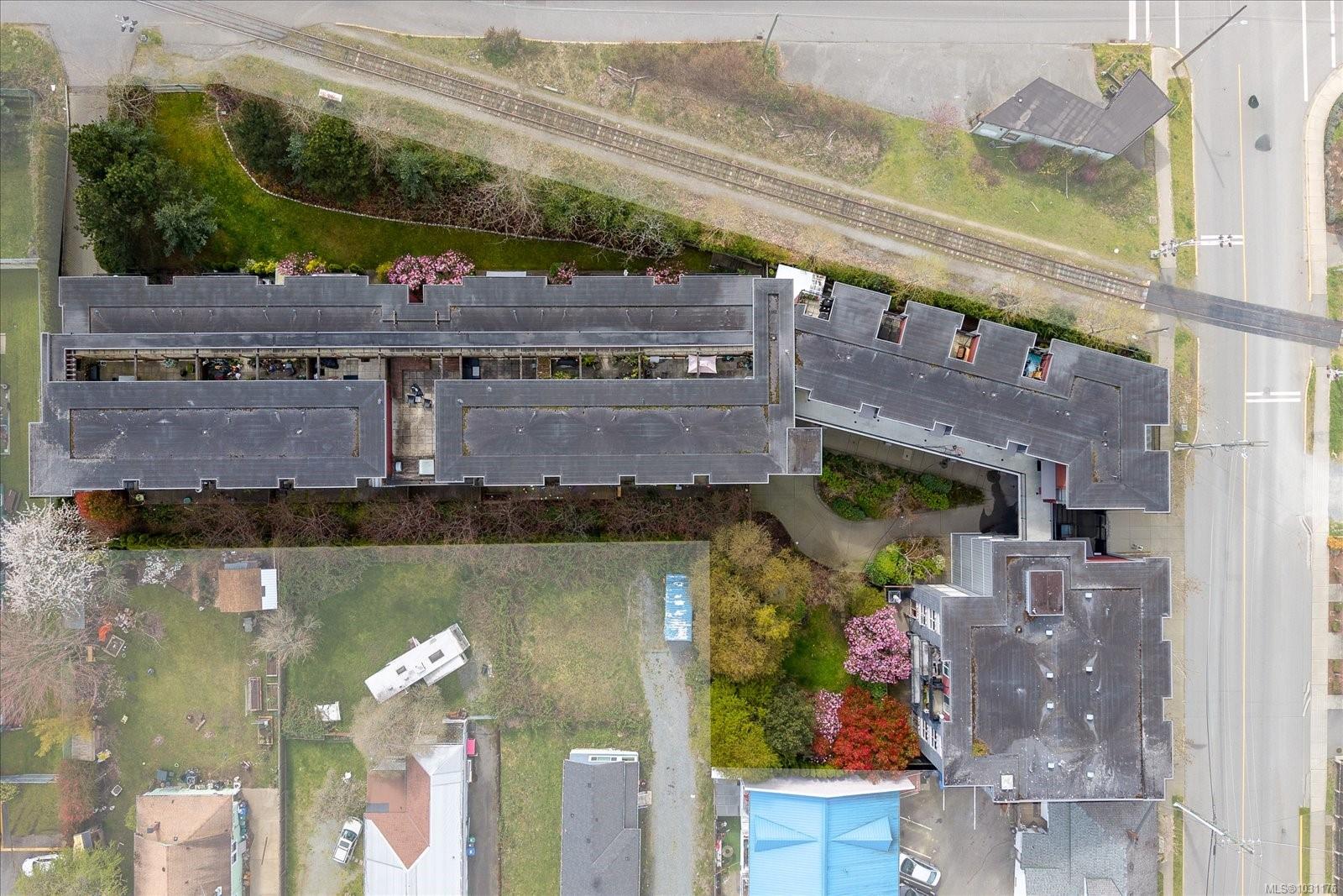 555 Franklyn St # 305