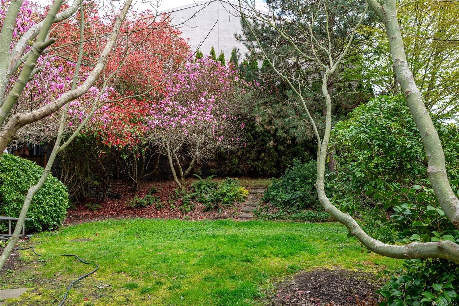 555 Franklyn St # 305