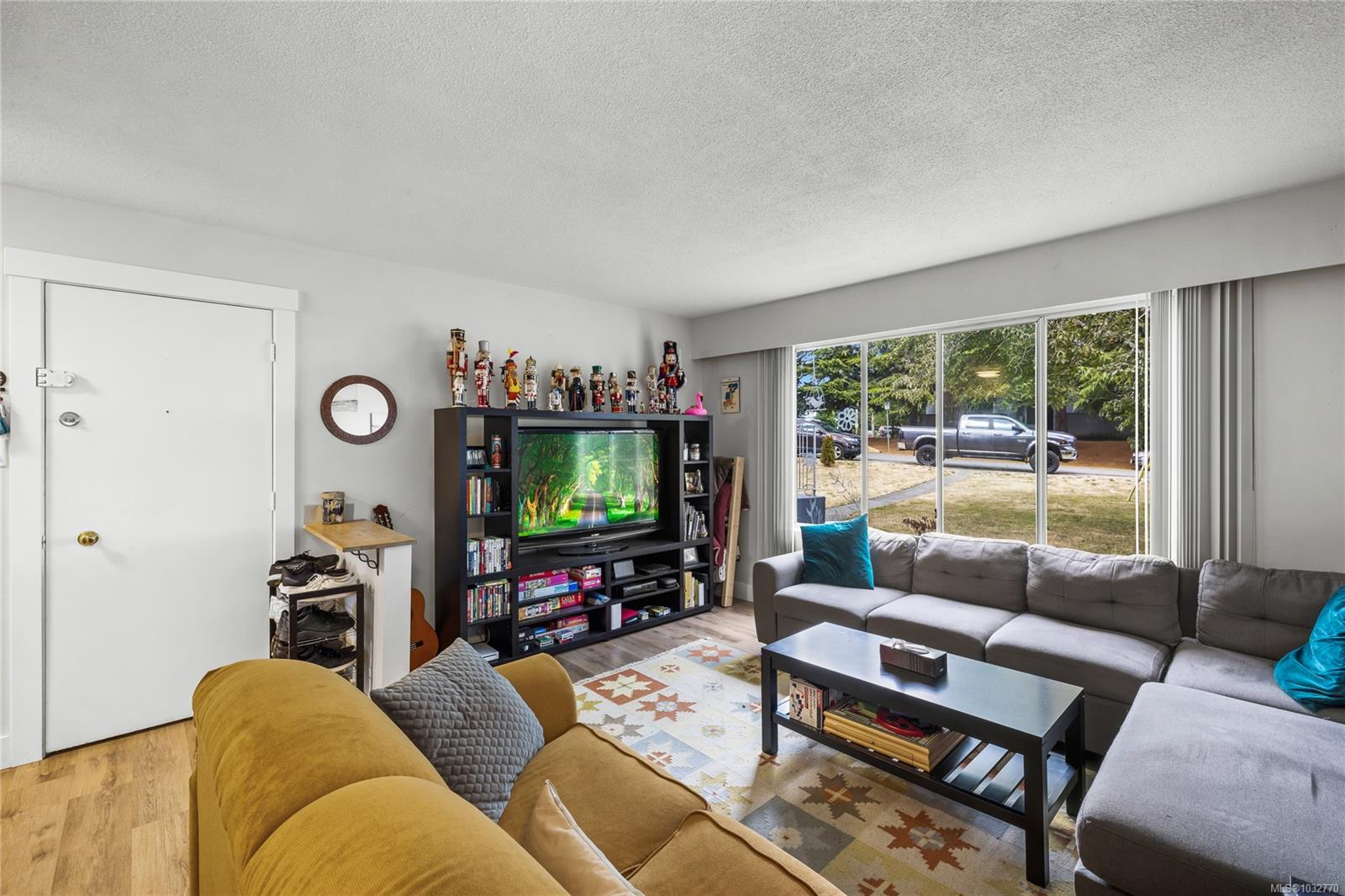 723 Nightingale Cres