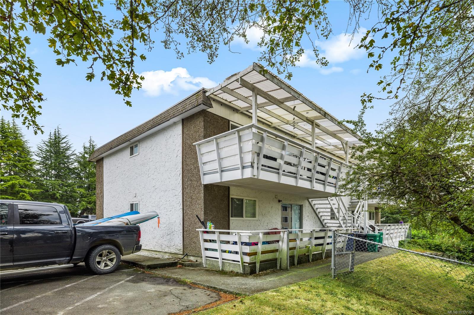 723 Nightingale Cres