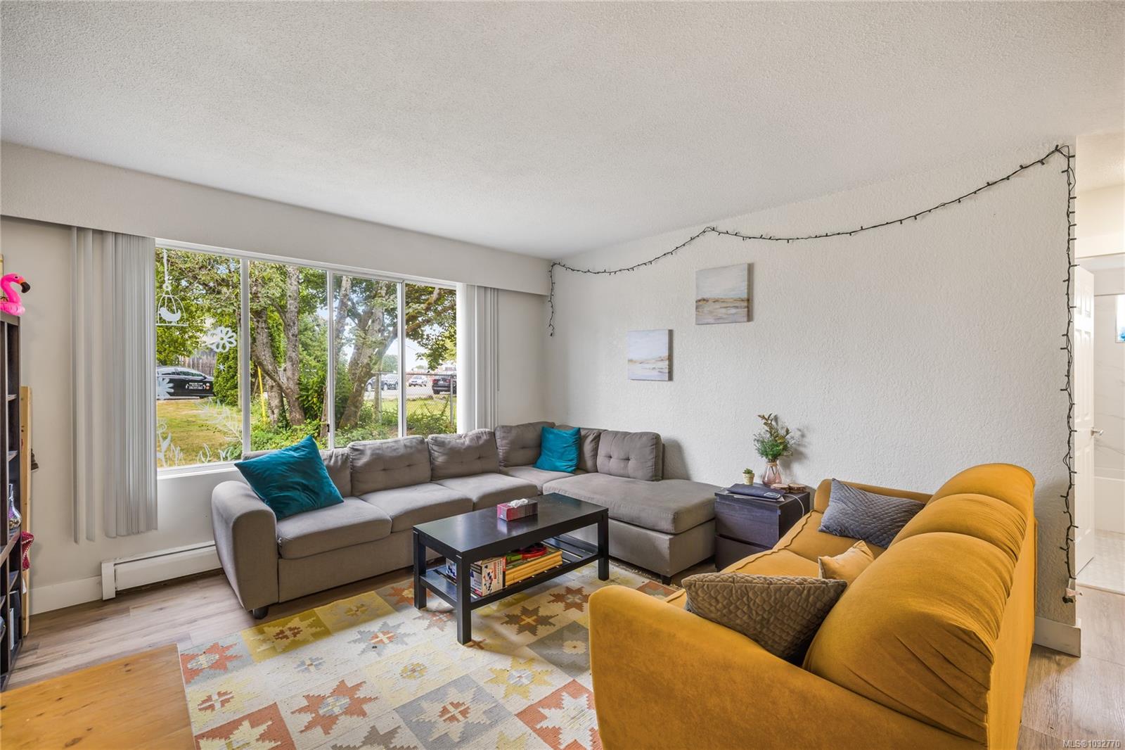 723 Nightingale Cres