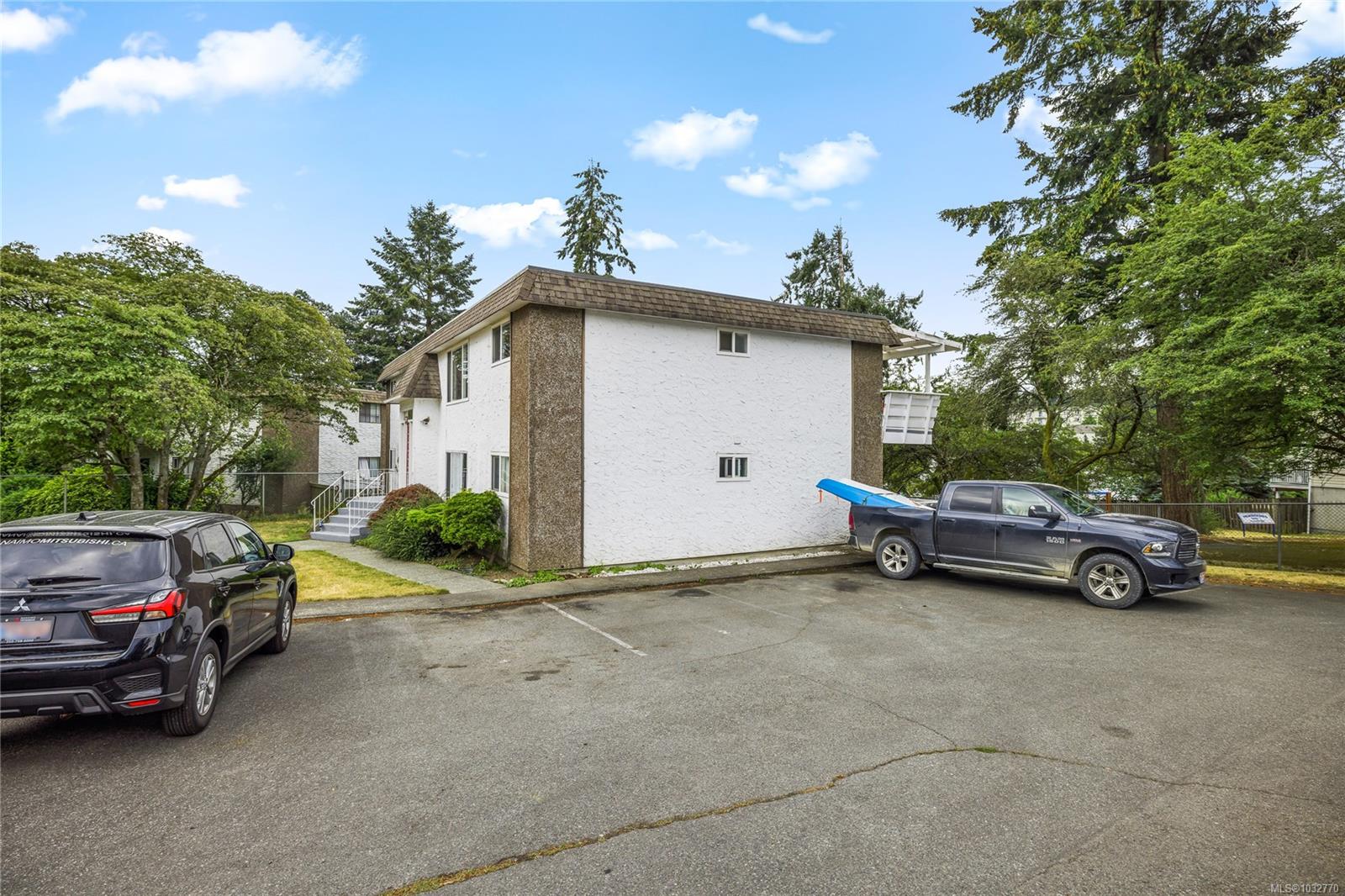 723 Nightingale Cres