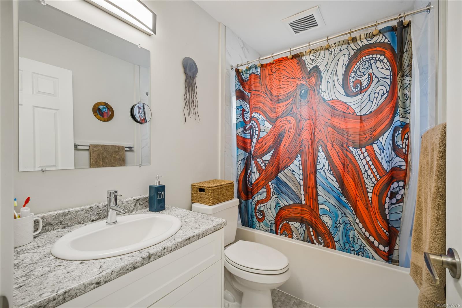 723 Nightingale Cres