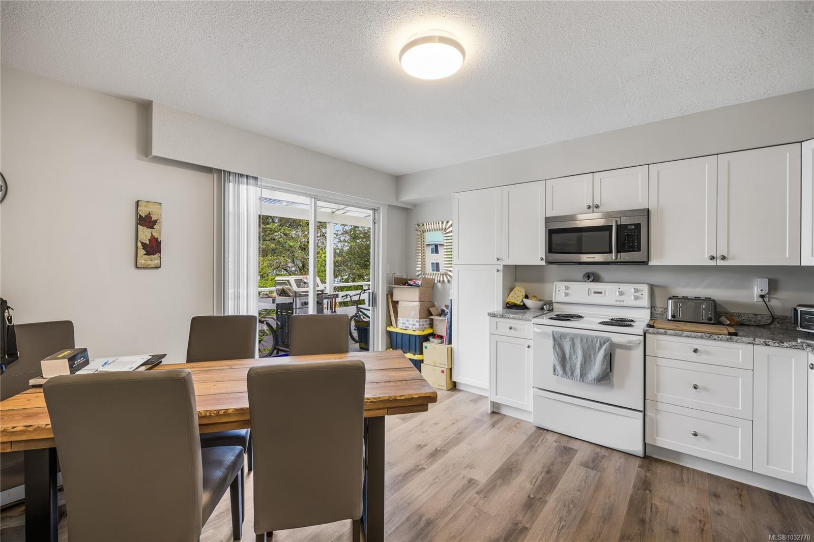 723 Nightingale Cres