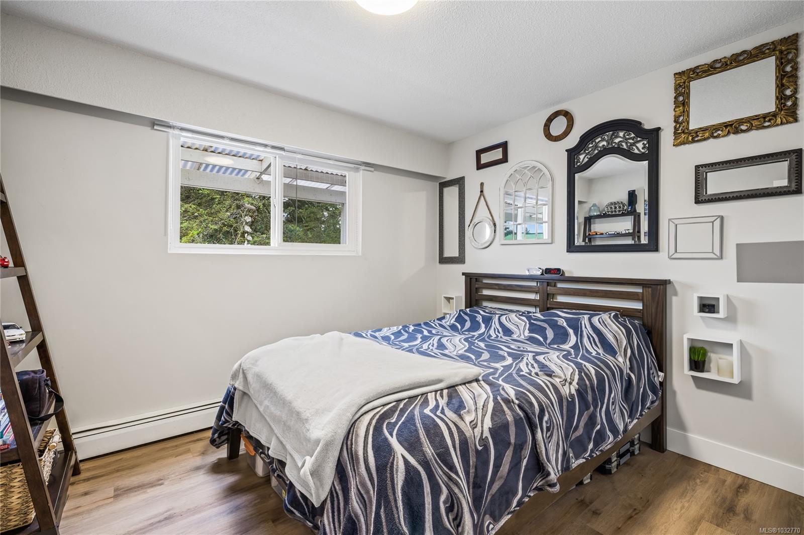 723 Nightingale Cres