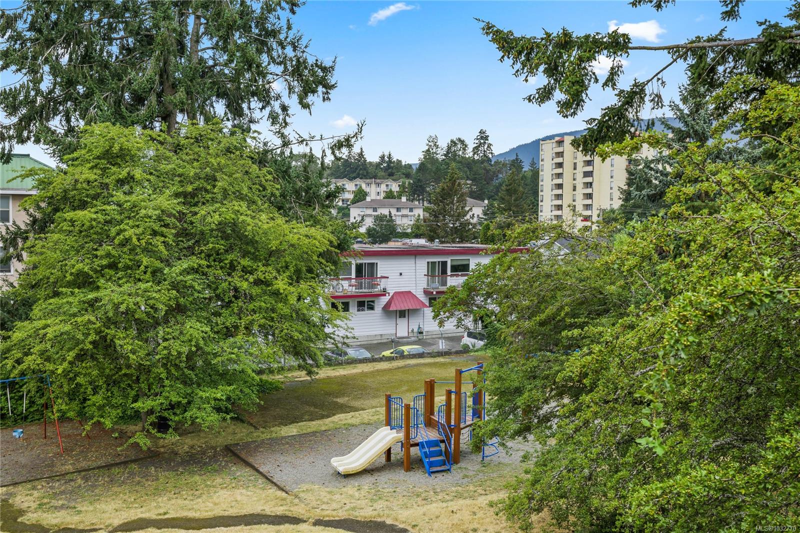 723 Nightingale Cres