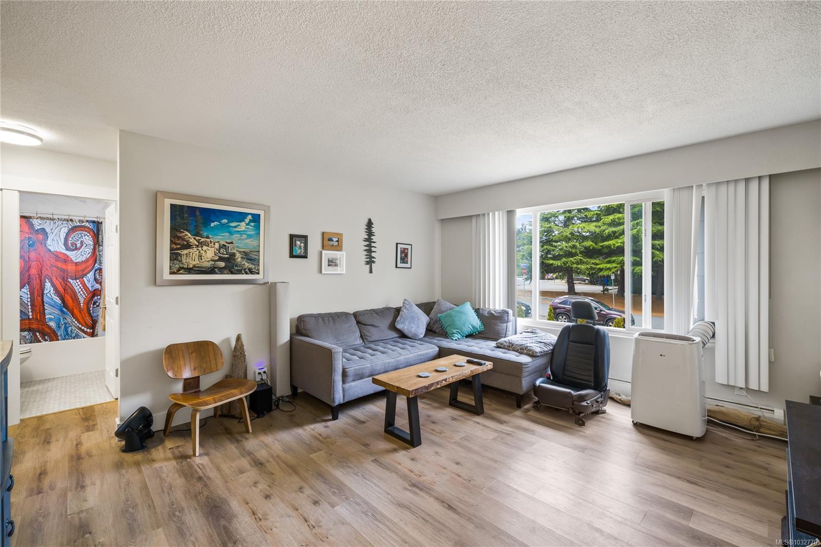 723 Nightingale Cres