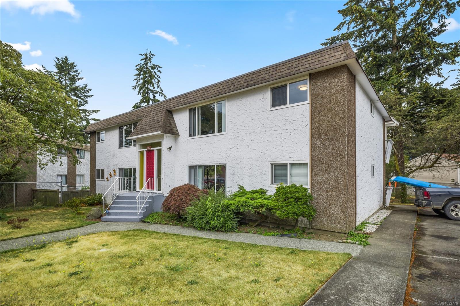 723 Nightingale Cres