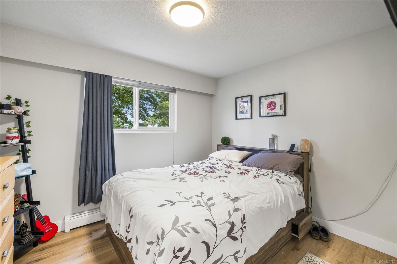 723 Nightingale Cres