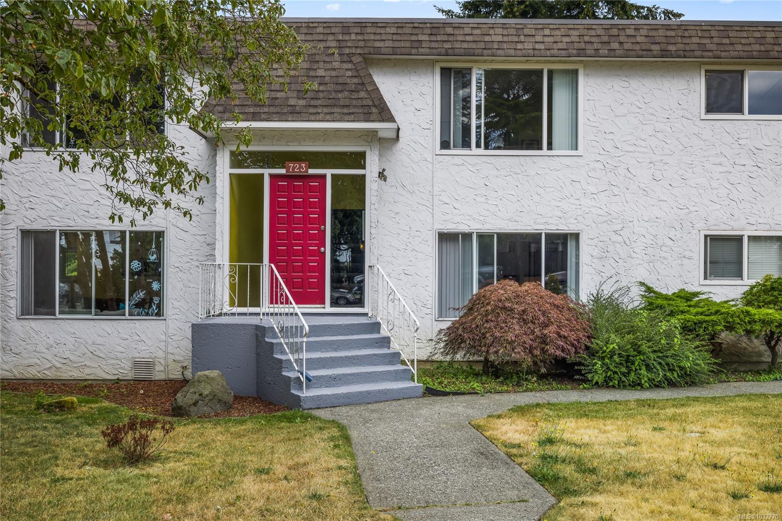 723 Nightingale Cres