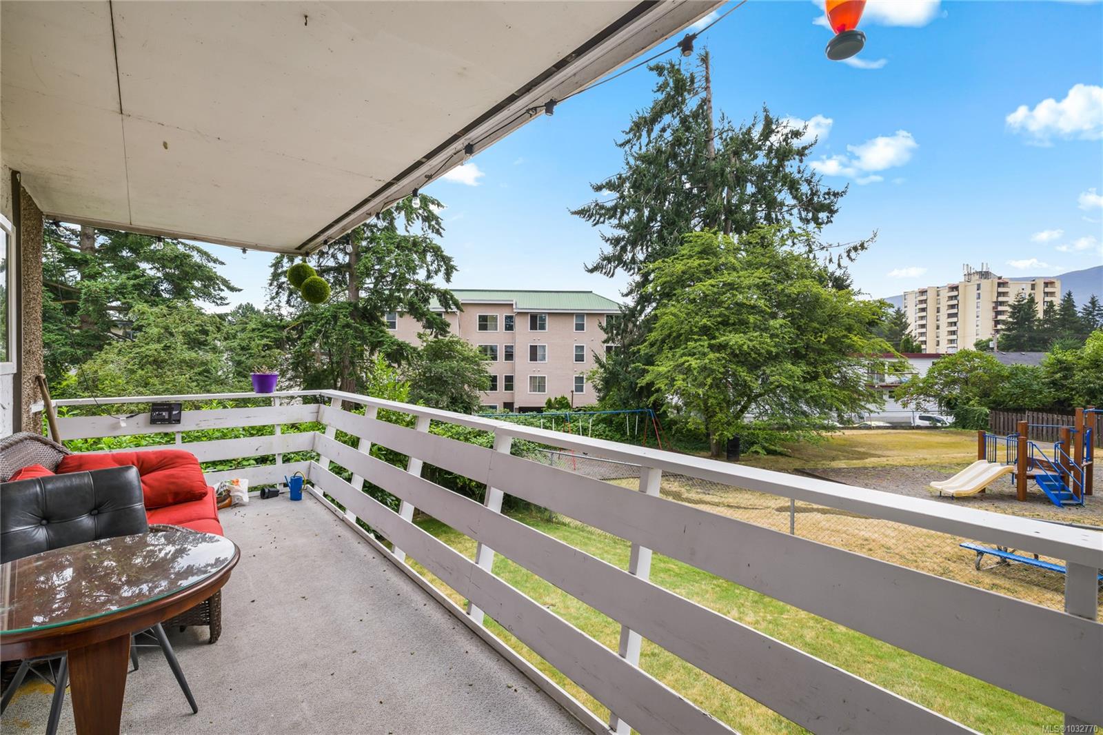 723 Nightingale Cres