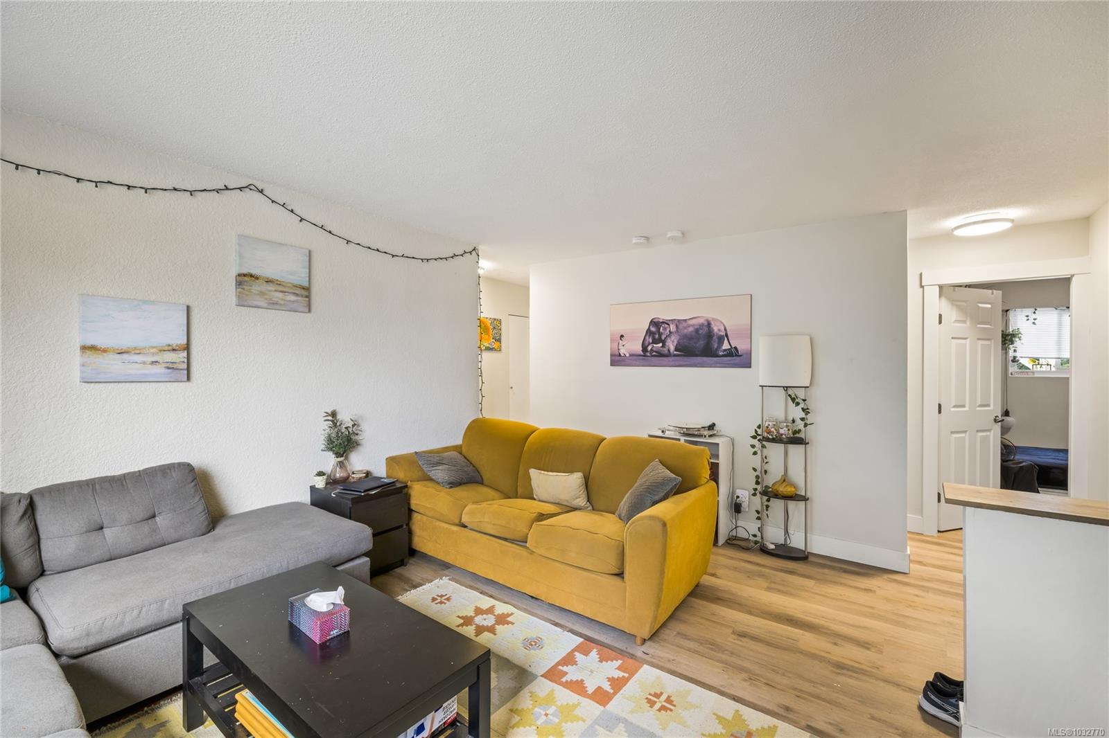 723 Nightingale Cres