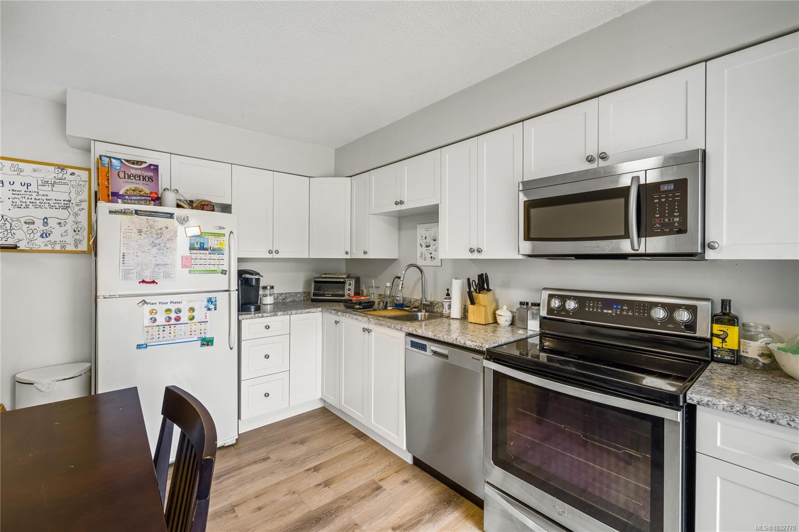 723 Nightingale Cres