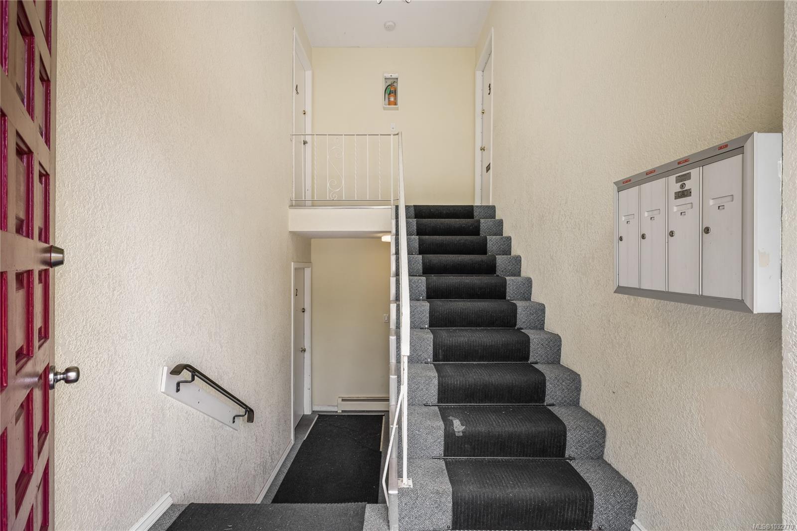 723 Nightingale Cres