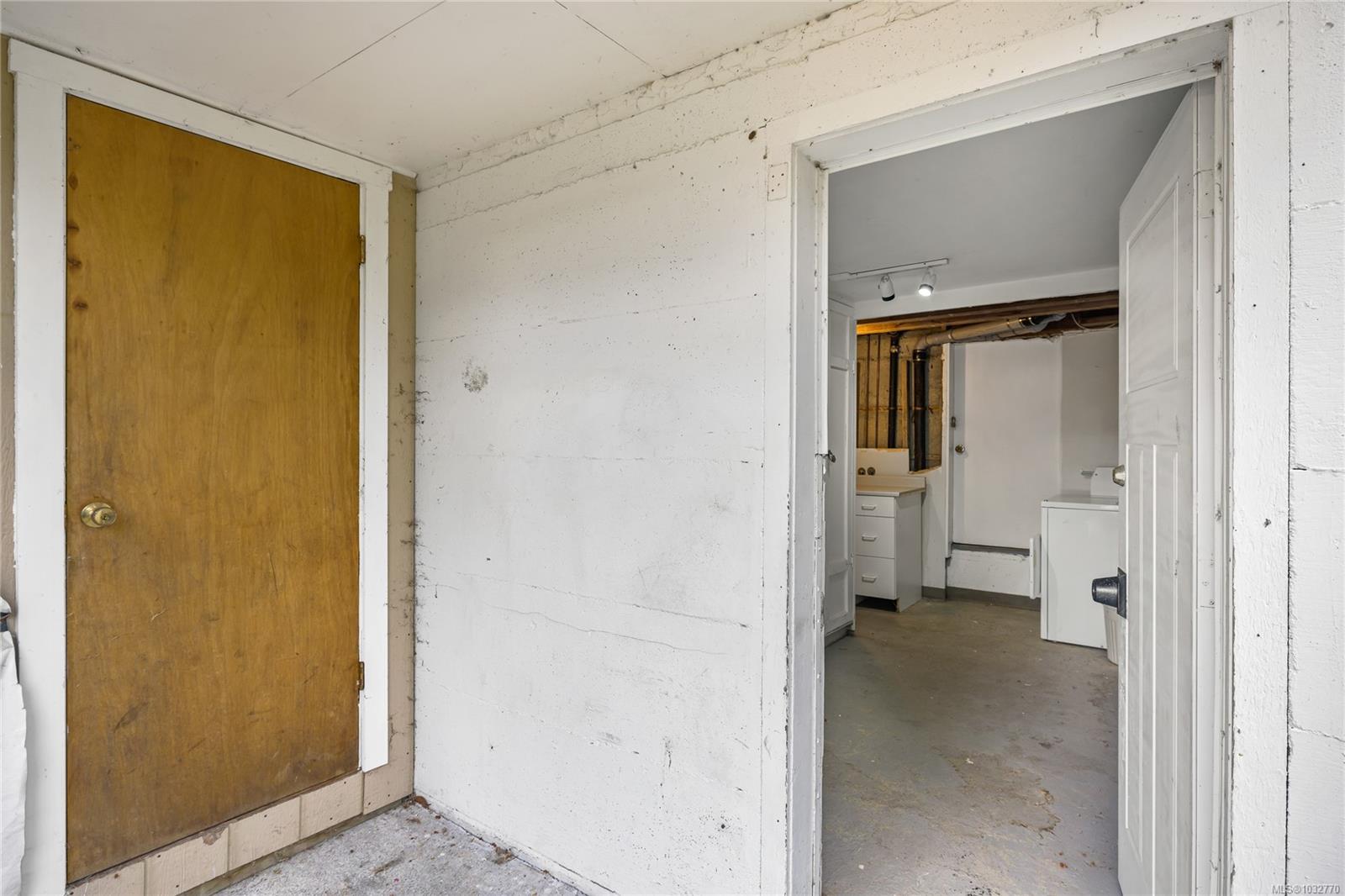 723 Nightingale Cres